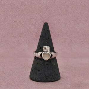 Sterling Silver Vintage Mother-of-Pearl Celtic Claddagh Heart Motif Ring Size 8